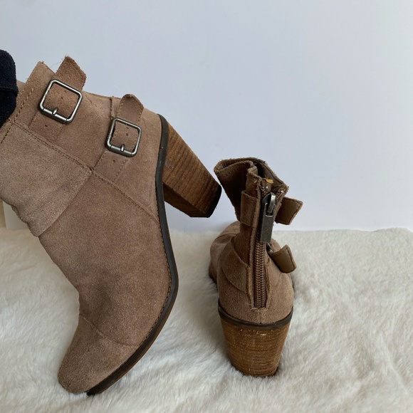 Buckled Boot Suede (purchased in Spain) - Picture 3 of 4